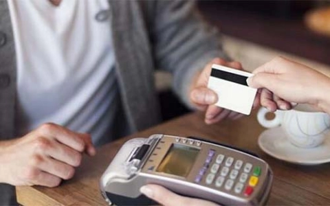 市面上的POS机刷卡一般手续费是多少（POS机刷卡收手续费吗?）